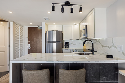 Modern Kitchen w/ Brand New Appliances